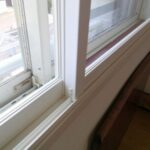 窓枠からの雨漏りの原因は？必要な応急措置や修理方法について解説