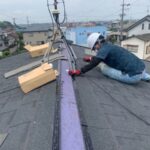 浜松市南区にて雨漏り修理〈スレート屋根カバー工法〉