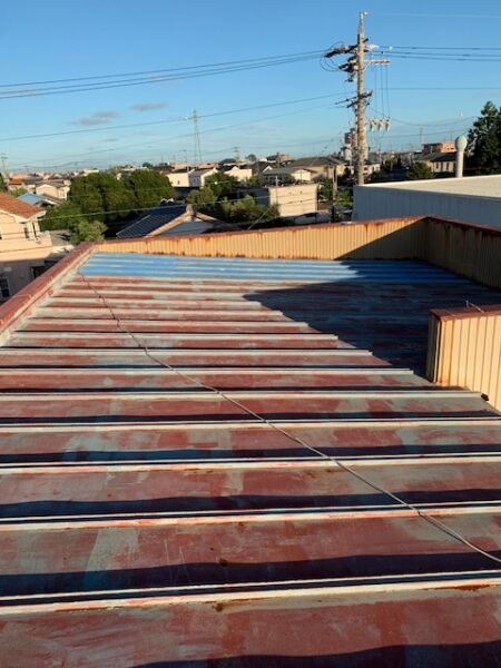 静岡県浜松市中央区にて雨漏り修理〈ガルバリウム鋼板で屋根カバー工法〉 施工前