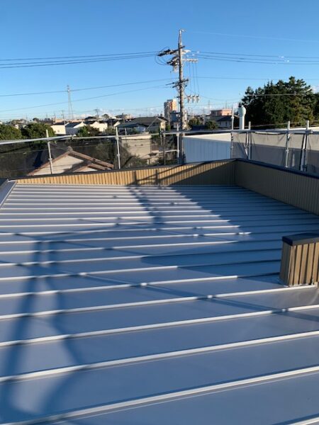静岡県浜松市中央区にて雨漏り修理〈ガルバリウム鋼板で屋根カバー工法〉 施工後
