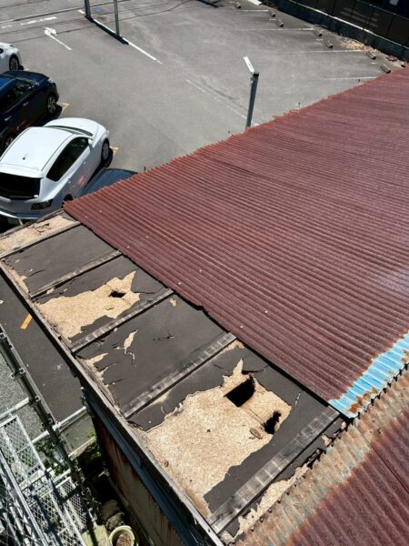 浜松市にて屋根修理〈築70～80年の波板屋根・葺き替え工事〉 施工前