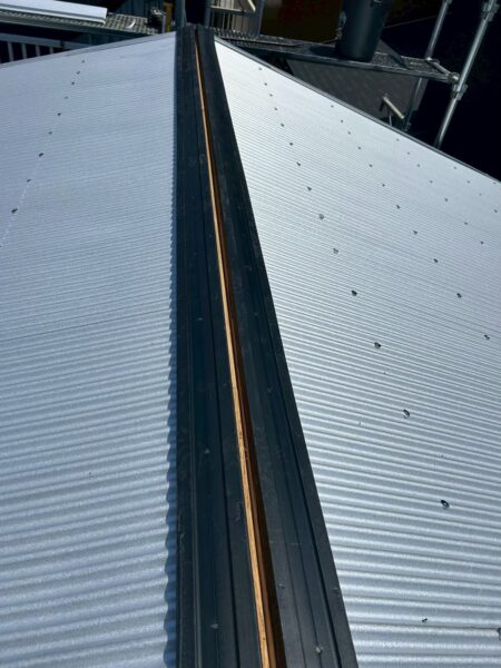 浜松市にて屋根修理〈築70～80年の波板屋根・葺き替え工事〉 施工後