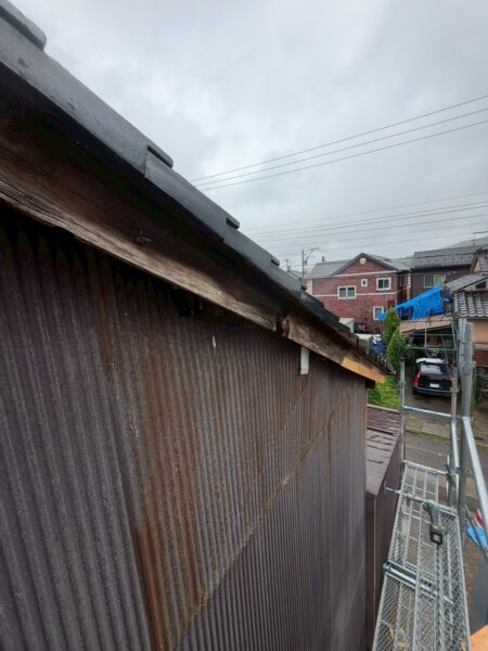 浜松市にて屋根修理〈破風板の劣化・破風板金巻き〉 施工前