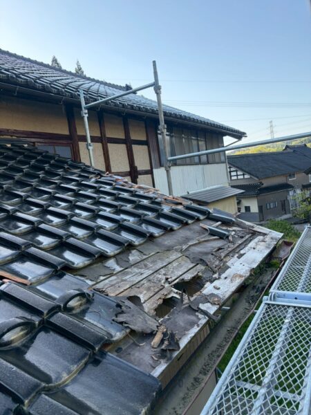 石川県にて瓦屋根修理・積雪被害 施工前