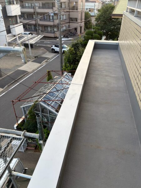 浜松市にて雨漏り修理〈ベランダ下の部屋で雨漏り・笠木板金の雨漏り〉 施工後